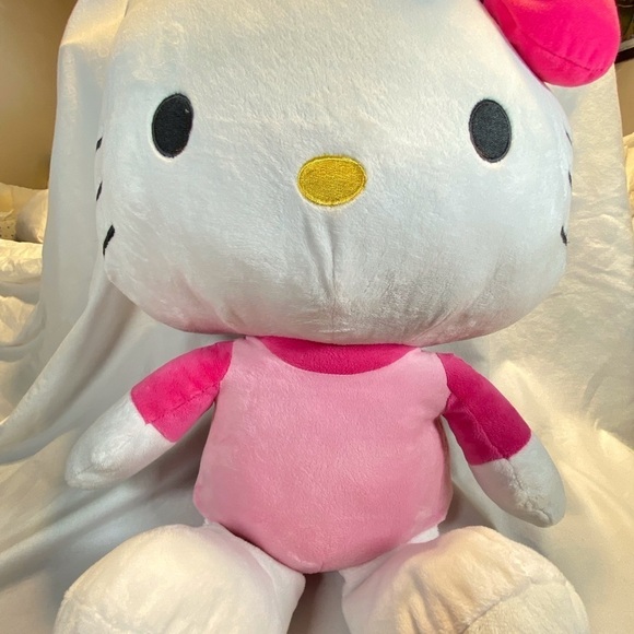 Hello Kitty extra large 20” stuffie, plushies.In like new condition - Picture 8 of 10